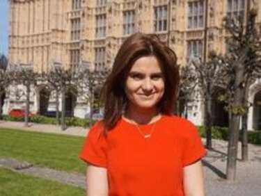 Diputada británica muere tras ataque a tiros en Leeds