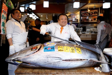 Atún alcanza precio récord en la primera subasta del año en Tokio