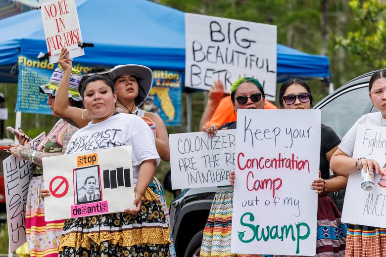 Masiva protesta contra cárcel migratoria ‘Alligator Alcatraz’ en vísperas de su apertura
