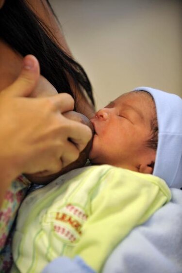 La lactancia materna podría evitar un millón de muertes al año: Unicef