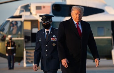 Trump pidió a un alto cargo de Georgia que le ayudara a revertir los resultados electorales