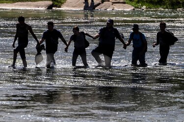 Estados Unidos reanudará los vuelos de deportación a Venezuela para disuadir la migración