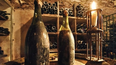 Éxito en subasta de vinos más viejos
