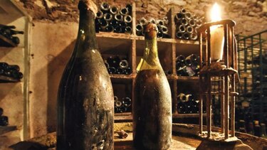 Éxito en subasta de vinos más viejos