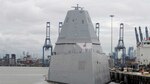 Un buque clase Zumwalt sufre avería en su tránsito por el Canal
