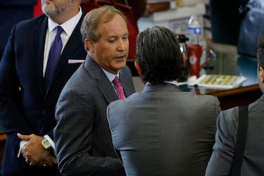 El polémico fiscal general de Texas es absuelto en un juicio político por corrupción