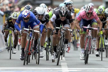 Francés Bouhanni gana séptima etapa del Giro de Italia