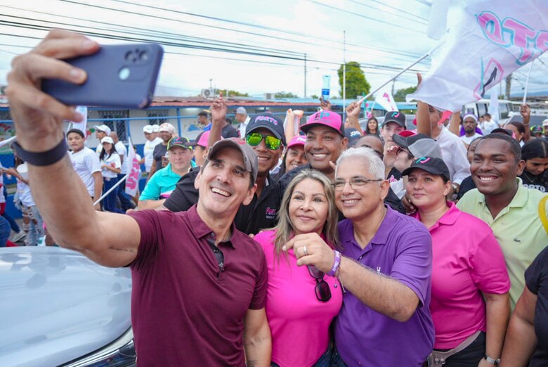 Candidatos presidenciales libran un duelo de promesas por el voto