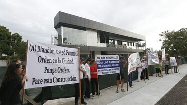 Residentes de Altos del Golf piden suspender construcción de centro comercial