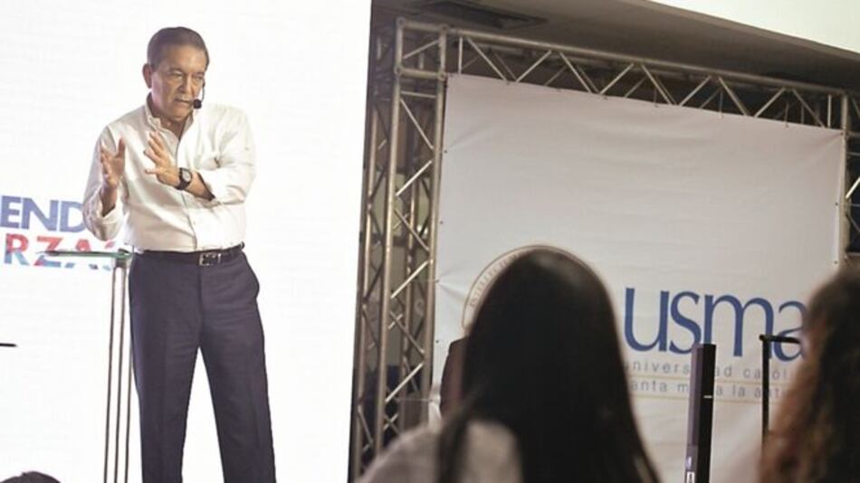 Cortizo conversa con jóvenes sobre educación e impuestos