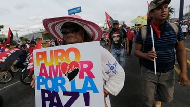 Miles de seguidores caminan en apoyo a Ortega en Nicaragua