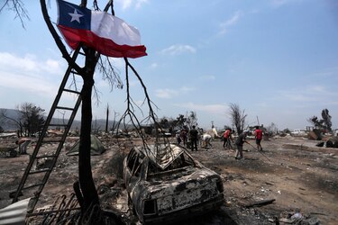 Chile combate 165 incendios activos en 10 regiones del país en otro verano mortal