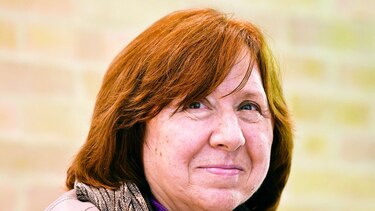 Svetlana Alexiévich observa su tiempo