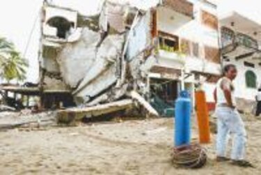 Kenna deja dos muertos y miles de damnificados