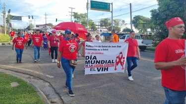 Realizan caminata en la que piden un trato igualitario para personas que viven con VIH 
