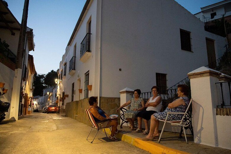‘Neorrurales’: los jóvenes españoles que han abandonado las grandes ciudades para asentarse en el campo escapando de los altos precios de la vivienda