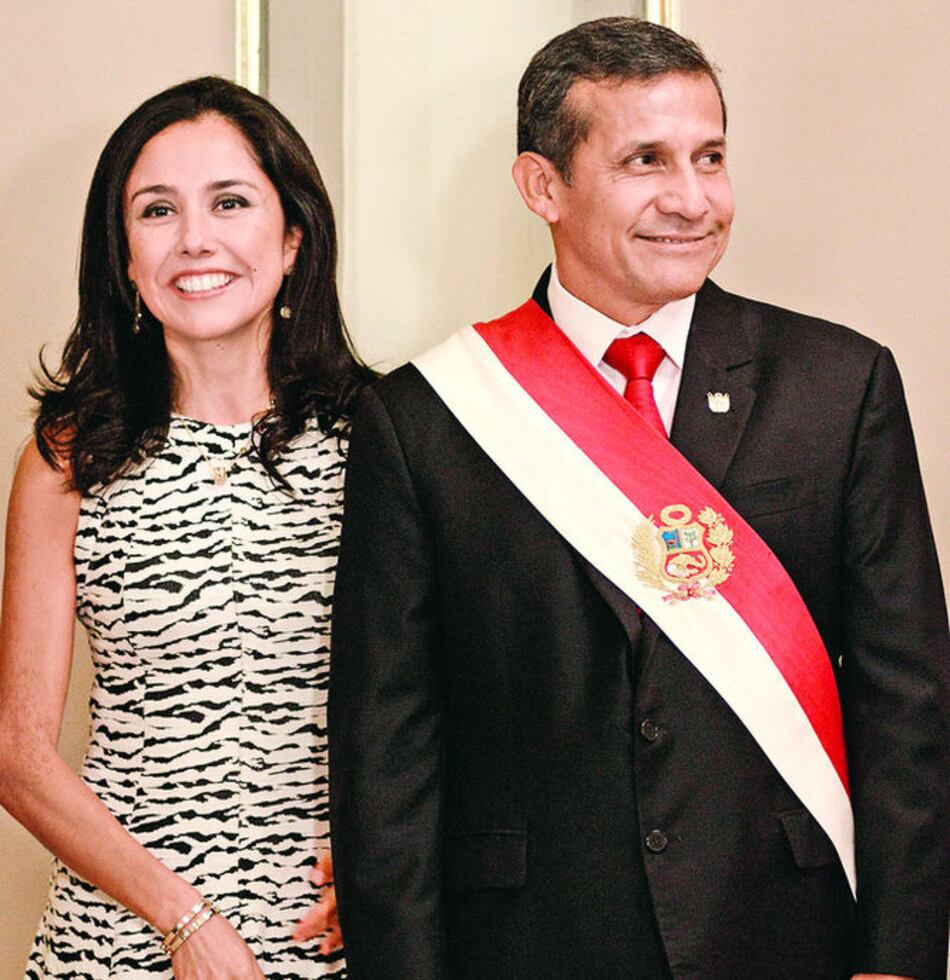 Humala acaba mandato con muy baja popularidad por denuncias contra su esposa
