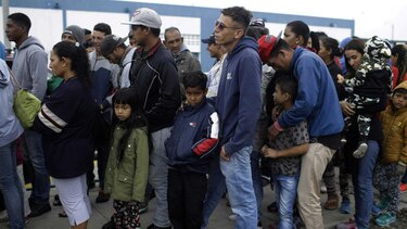 Venezolanos aceleran el paso hacia Perú antes de endurecimiento migratorio