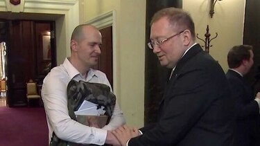 Británico envenenado interroga a embajador ruso