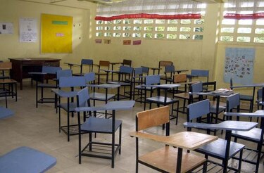 Detienen a profesor de bachillerato por vender resultados de exámenes por Whatsapp