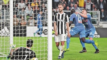 Napoli vence a la Juve y enciende la Serie A
