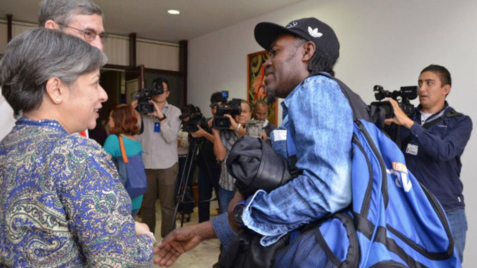 FARC y gobierno anuncian inédito pacto a favor de víctimas en Colombia