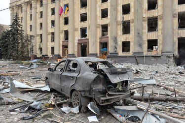 Presidente de Ucrania afirma que bombardeo contra Járkov es un ‘crimen de guerra’