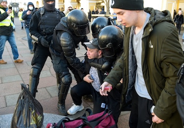 Arrestados en Rusia más de 250 manifestantes contra la operación en Ucrania