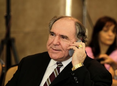 Expresidente Abdalá Bucaram es internado por paro cardíaco, según su abogado