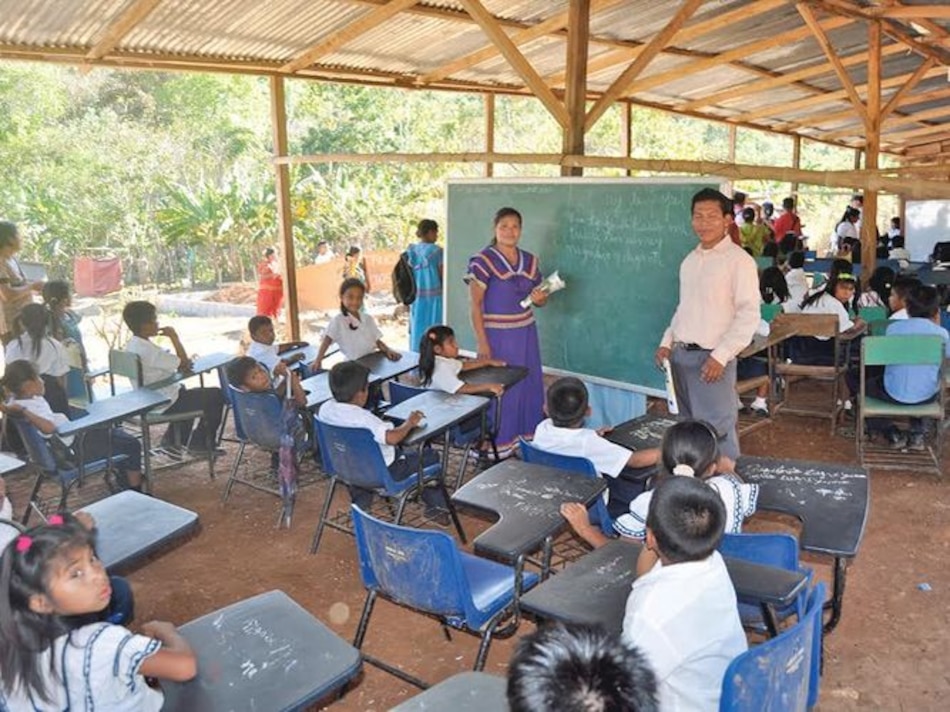 Alumnos todavía toman clases en escuelas rancho