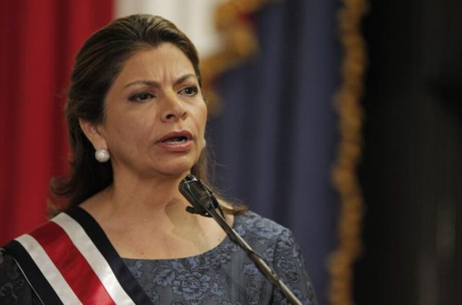 Chinchilla firma el TLC con Colombia para su entrada en vigencia