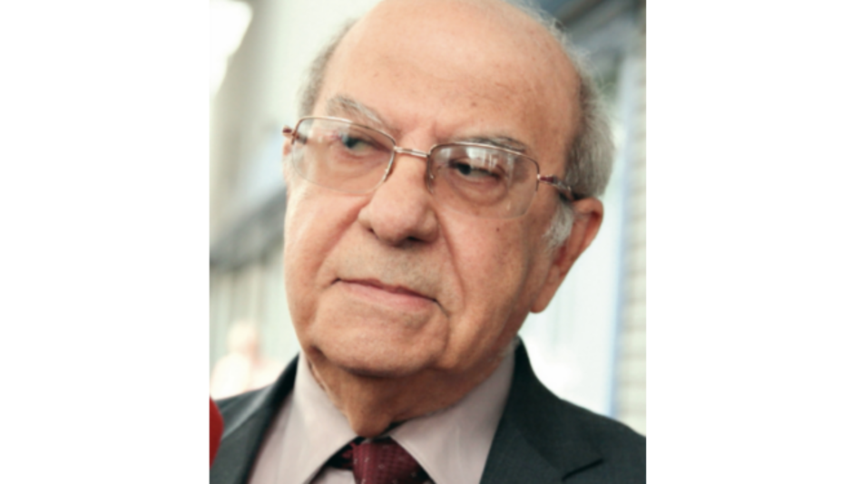 Exrector presenta amparo contra llamamiento a juicio