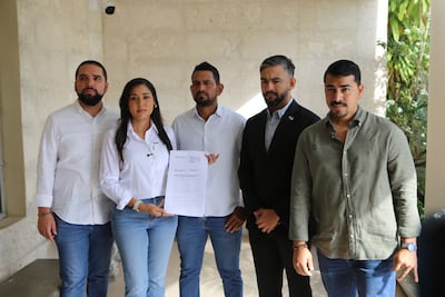 Vamos demanda ante la Corte el lema ‘con paso firme’ en las placas vehiculares 