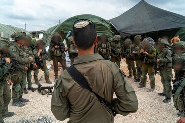 Israel afirma que controla un complejo de combate de Hizbulá en el sur del Líbano