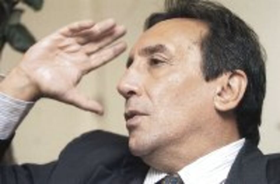 Pérez presenta libro testimonial