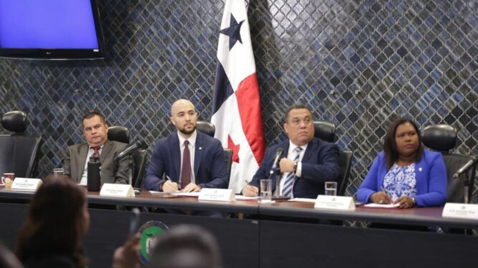 Ministro Valderrama no asiste a comisión que investiga la tala en Darién