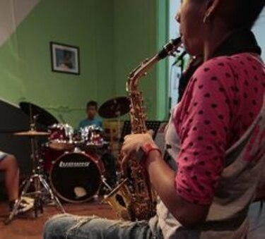 La música ayuda a mejorar problemas de conducta, según estudio psicológico