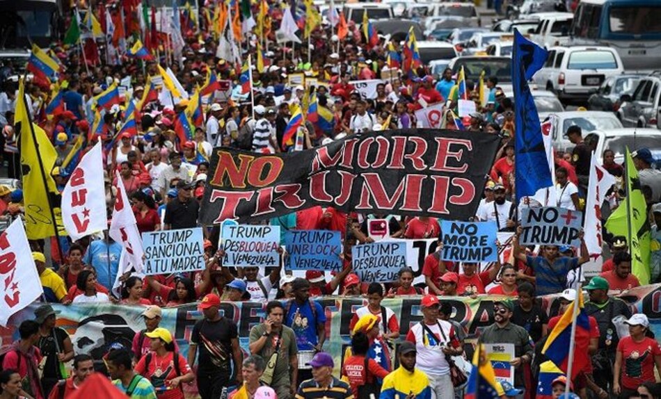 Seguidores de Maduro gritan 'no más Trump' tras bloqueo de Washington