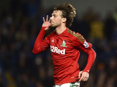 Michu se someterá a operación y será baja en Swansea