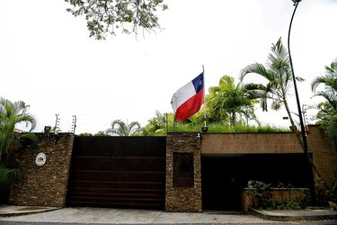 Levantan inmunidad a diputado refugiado en embajada de Chile