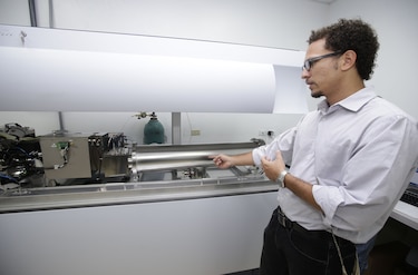 Sociedad internacional de ingenieros biomédicos distingue a investigador de Indicasat Rolando Gittens