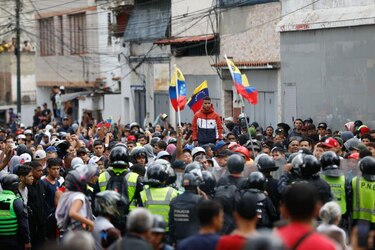 Qué consecuencias ha tenido en Venezuela el disputado resultado de las elecciones presidenciales de hace un año