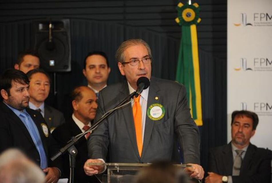 Brasil: Jefe de diputados es acusado de cobrar sobornos en escándalo Petrobras