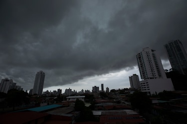 Emiten aviso de vigilancia a nivel nacional por lluvias; se espera la incursión de la onda tropical 37