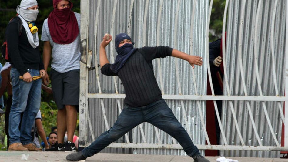 Hondureños anuentes al diálogo para resolver crisis política