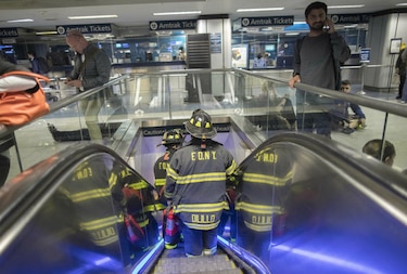 Estampida en tren de Nueva York deja al menos 16 lesionados