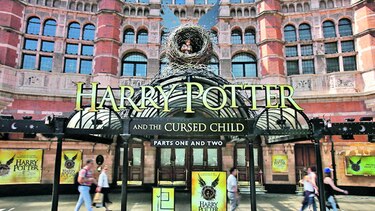 NUEVA OBRA DE ‘HARRY POTTER’ HECHIZA AL PÚBLICO