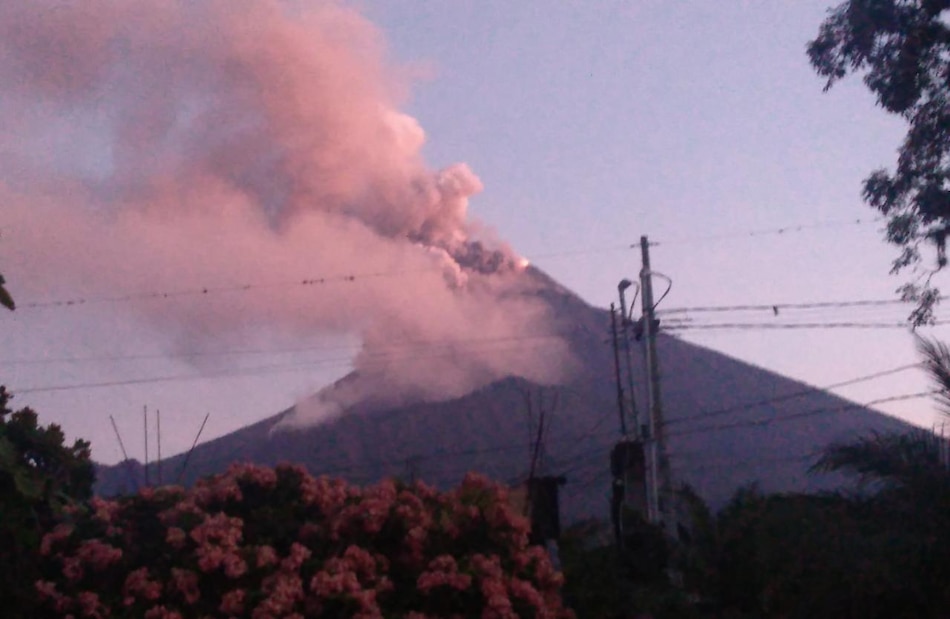 Volcán de Fuego entra en erupción en Guatemala