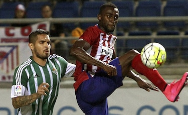 Atlético de Madrid goleó con tres tantos de cabeza sudamericanos