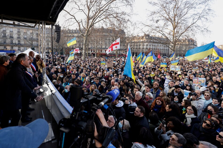 Miles de personas se manifiestan en varias ciudades europeas en apoyo a Ucrania